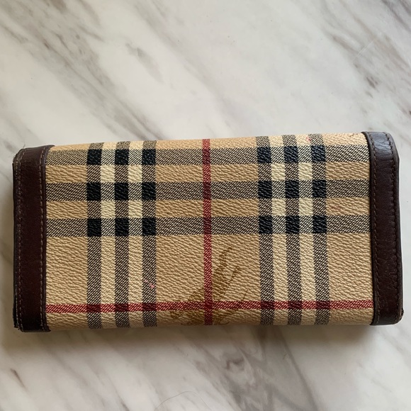 ❤️(SOLD)❤️Burberry Wallet - Picture 2 of 5